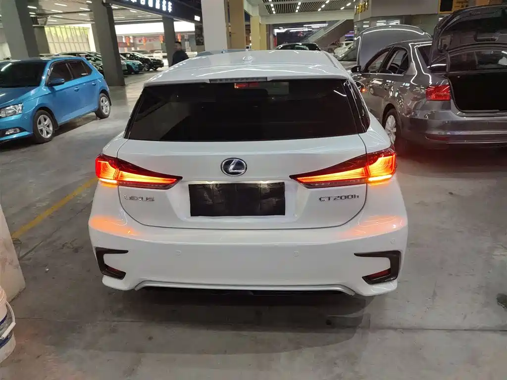 Lexus CT 2017 CT200h Elite Edition (Single Color) China VI фото 4