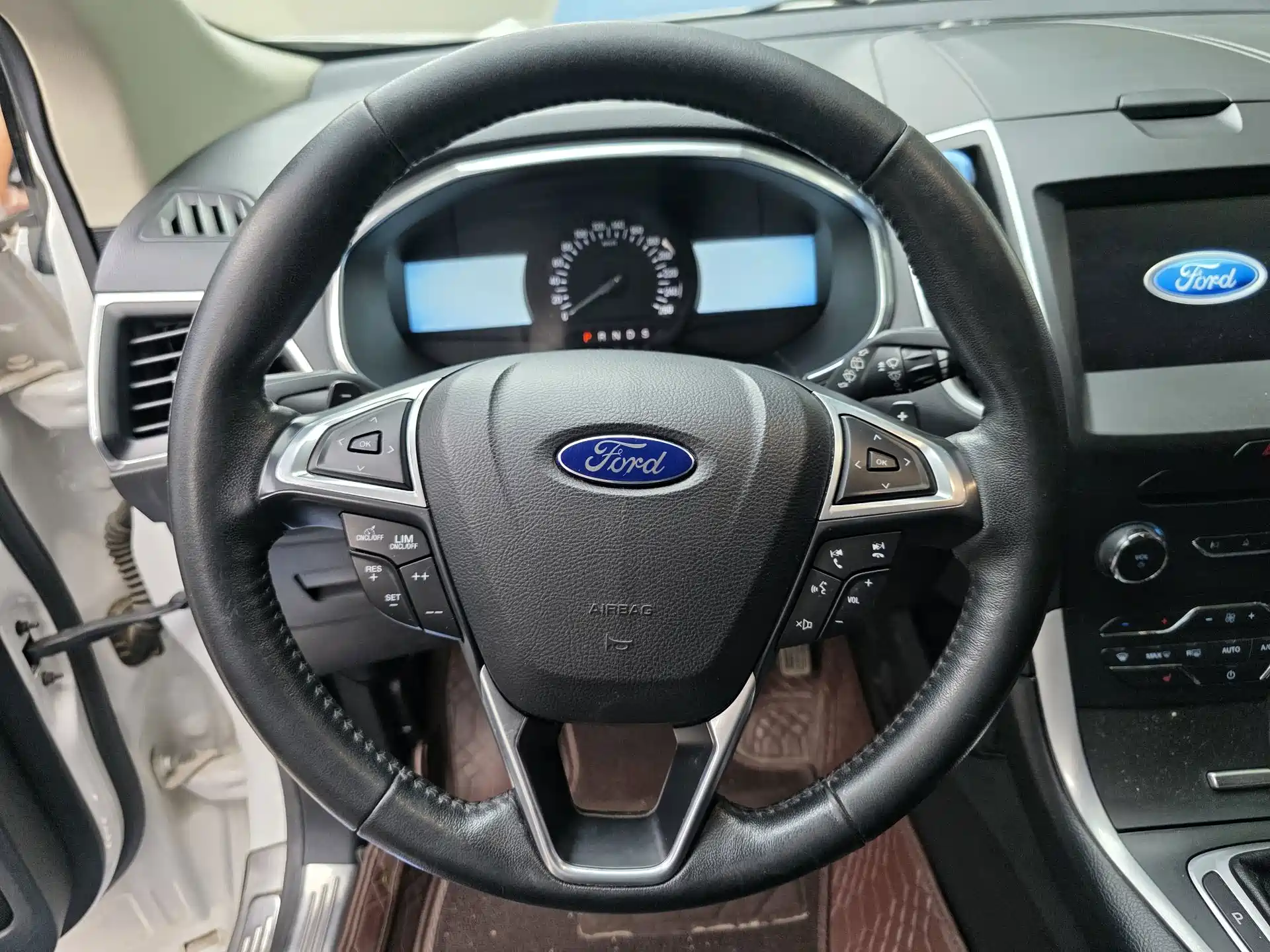 Фото 4 - Ford Edge