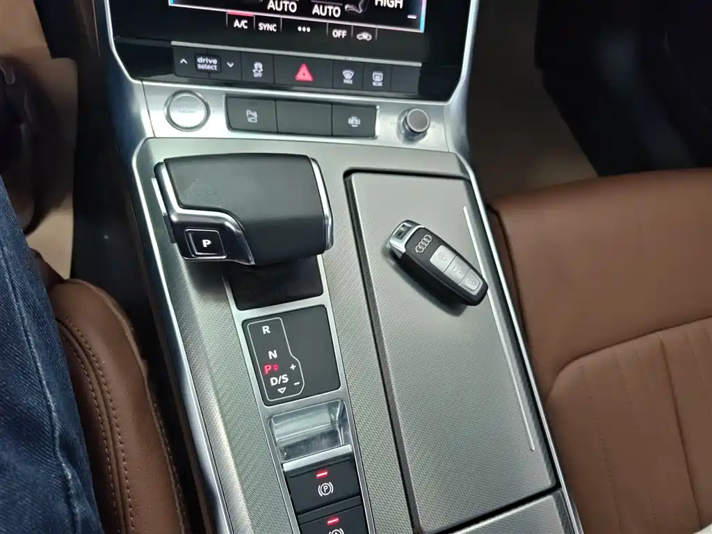 Audi A6L 2019 40 TFSI Luxury Elegance фото 10