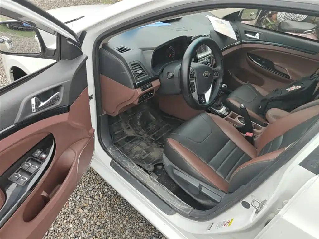 BYD Surui 2015 Facelift 1.5L Manual Luxury фото 16