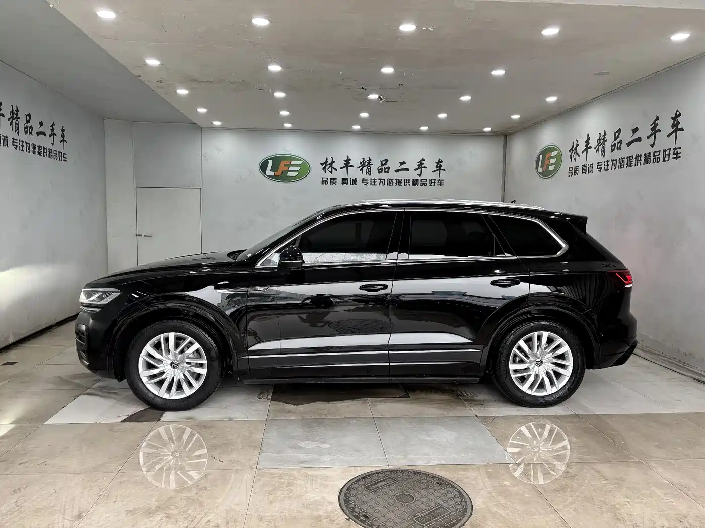 VOLKSWAGEN TOUAREG