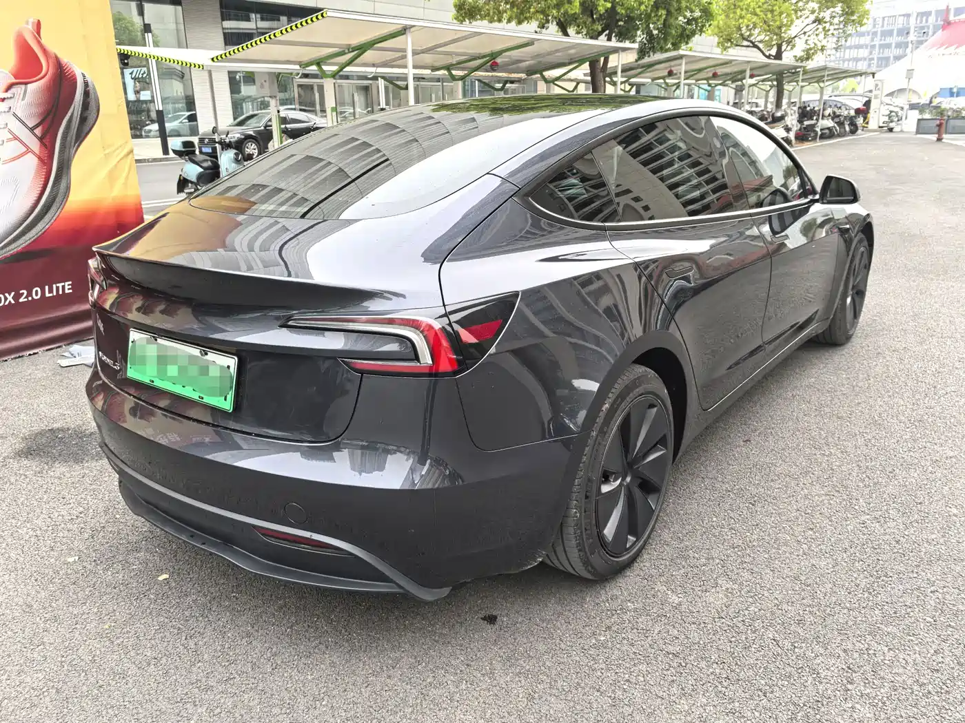 TESLA MODEL 3