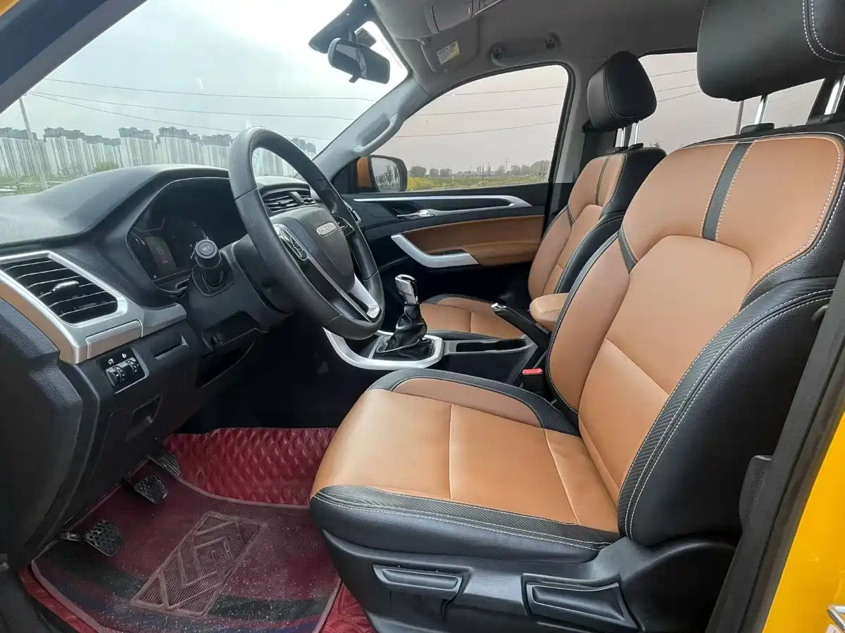 SAIC Maxus Maxus T70 2022 2.0T Manual Diesel 2WD 5th Anniversary Elite Long Bed Flat Floor фото 4
