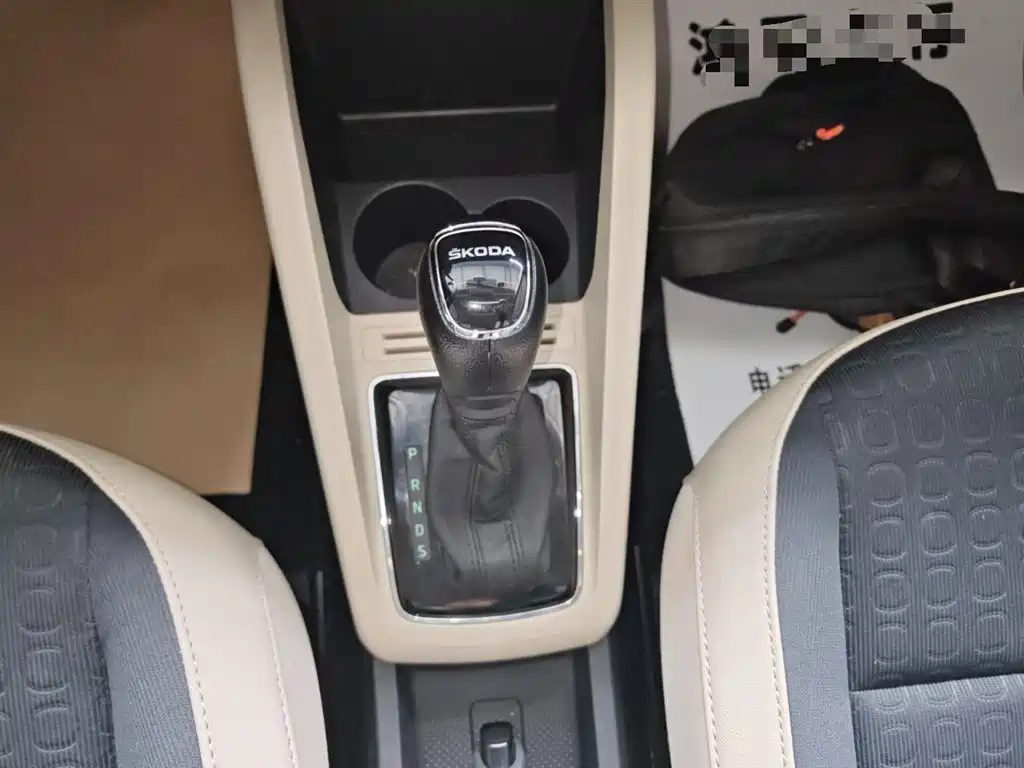 Škoda Fabia 2015 1.6L Automatic Innovation Edition фото 10