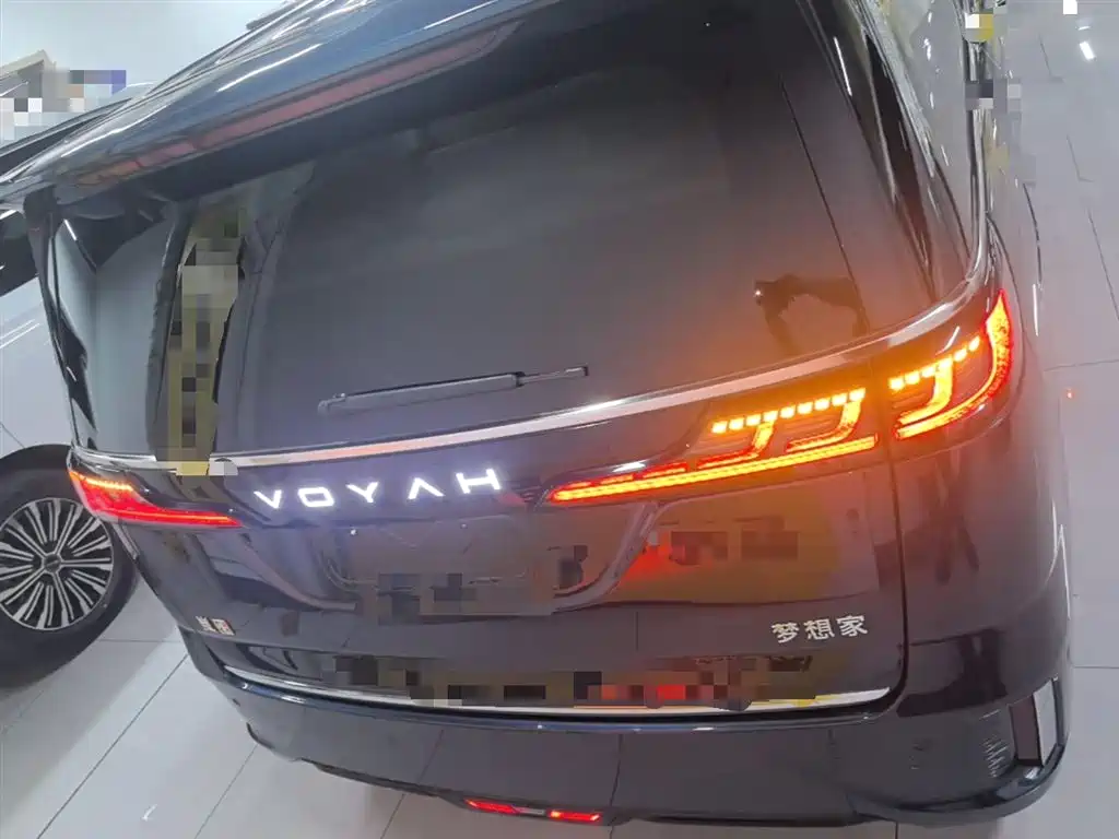 Voyah Auto Voyah Dreamer 2025 PHEV AWD Flagship Kunpeng Edition фото 6