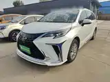 Photo 2 - Toyota Sienna
