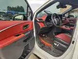 Photo 16 - Toyota Sienna