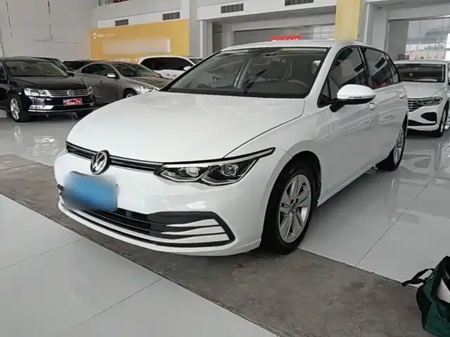 Volkswagen Golf 200TSI DSG