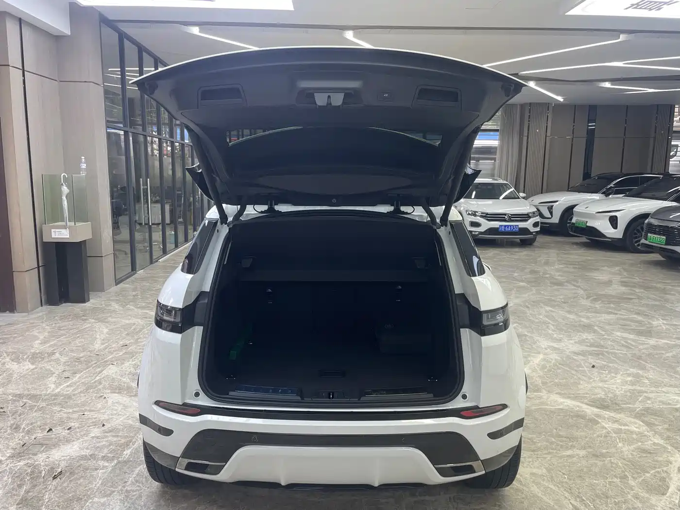 Land Rover Range Rover Evoque New Energy 2023 Range Rover Evoque L P300e Plug-in Hybrid Edition фото 8