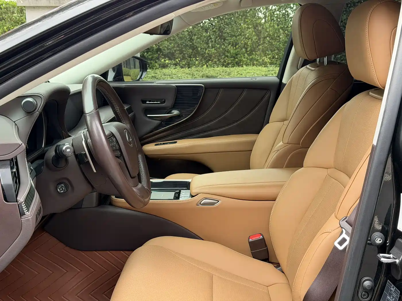Lexus LS 2018 500h Excellence Edition China V фото 5