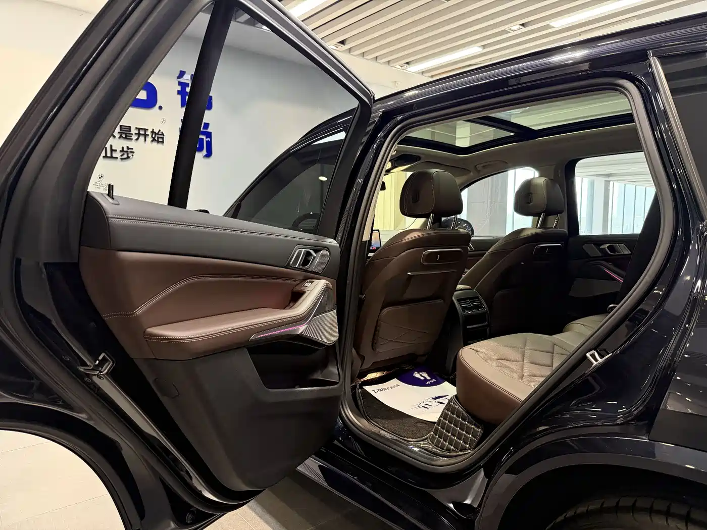 BMW X5 2023 xDrive 30Li Premium M Sport Black Night Package фото 9