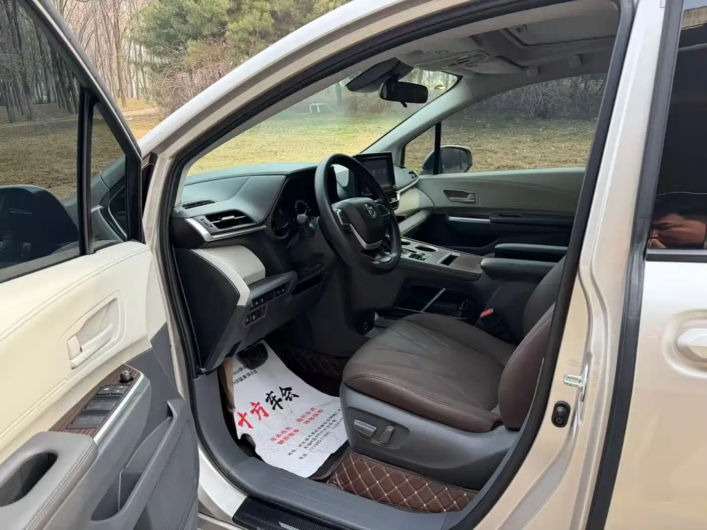 Toyota Sienna 2021 2.5L Hybrid Comfort Edition фото 6