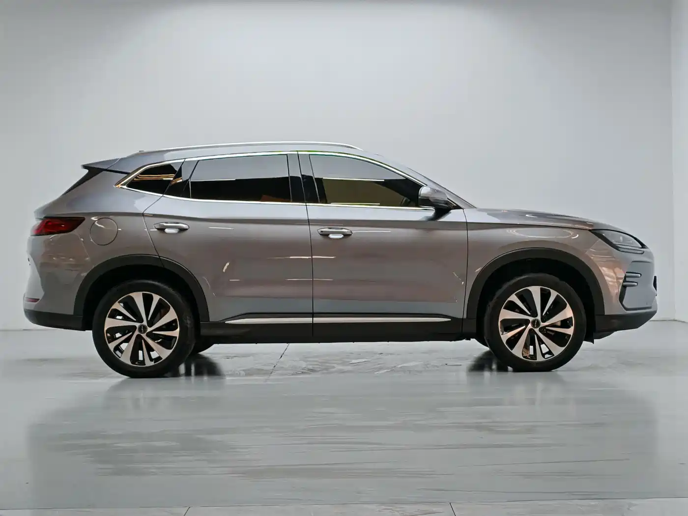 BYD Song PLUS PHEV 2024 Glory Edition EV 520km Luxury фото 16