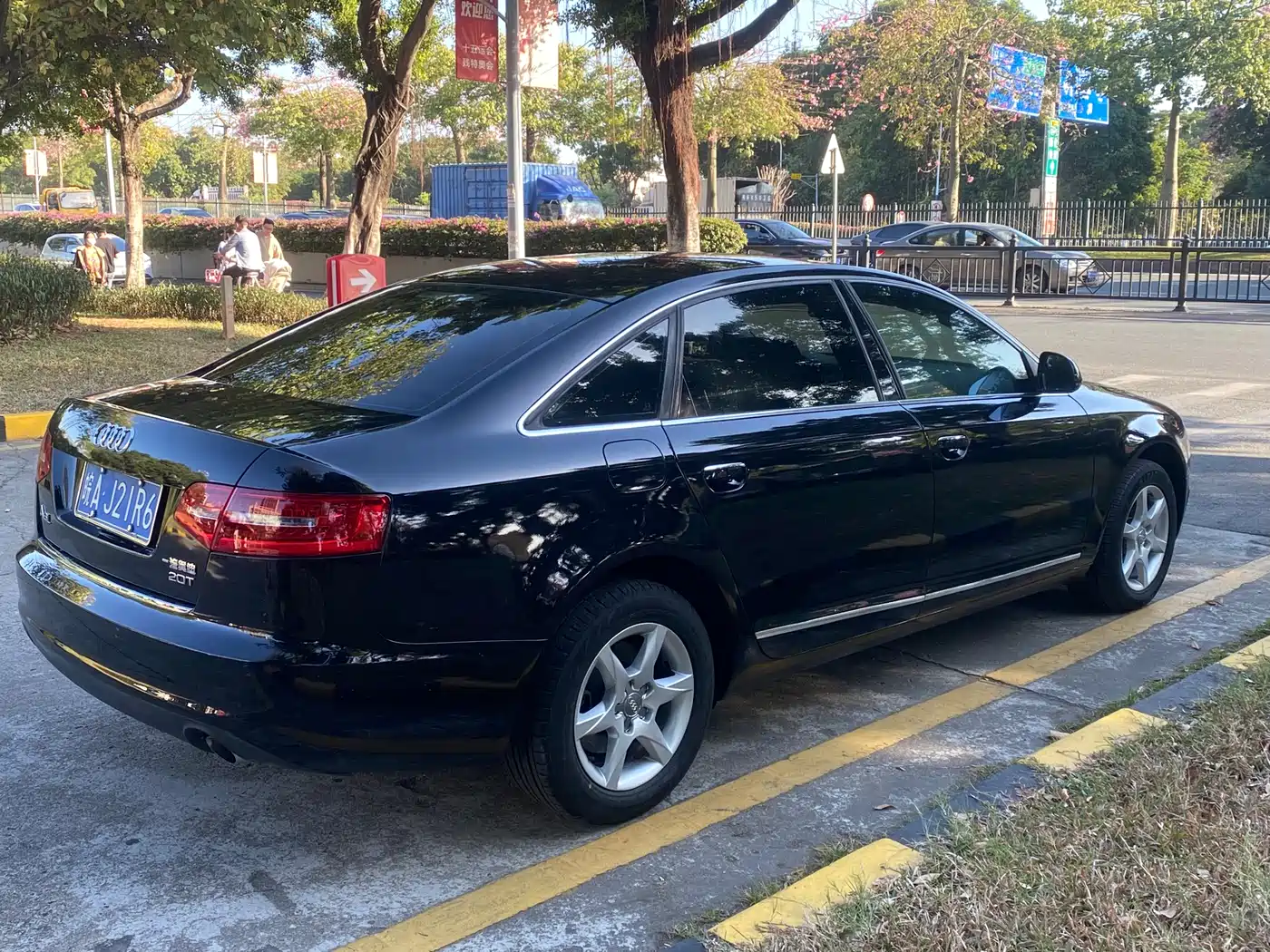 Audi A6L 2010 2.0 TFSI Automatic Standard фото 24