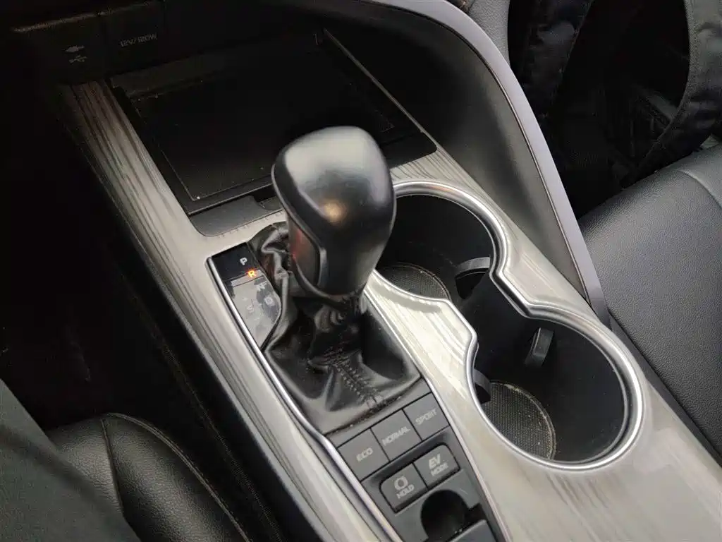 Toyota Camry 2019 Facelift Hybrid 2.5HG Luxury Edition фото 14