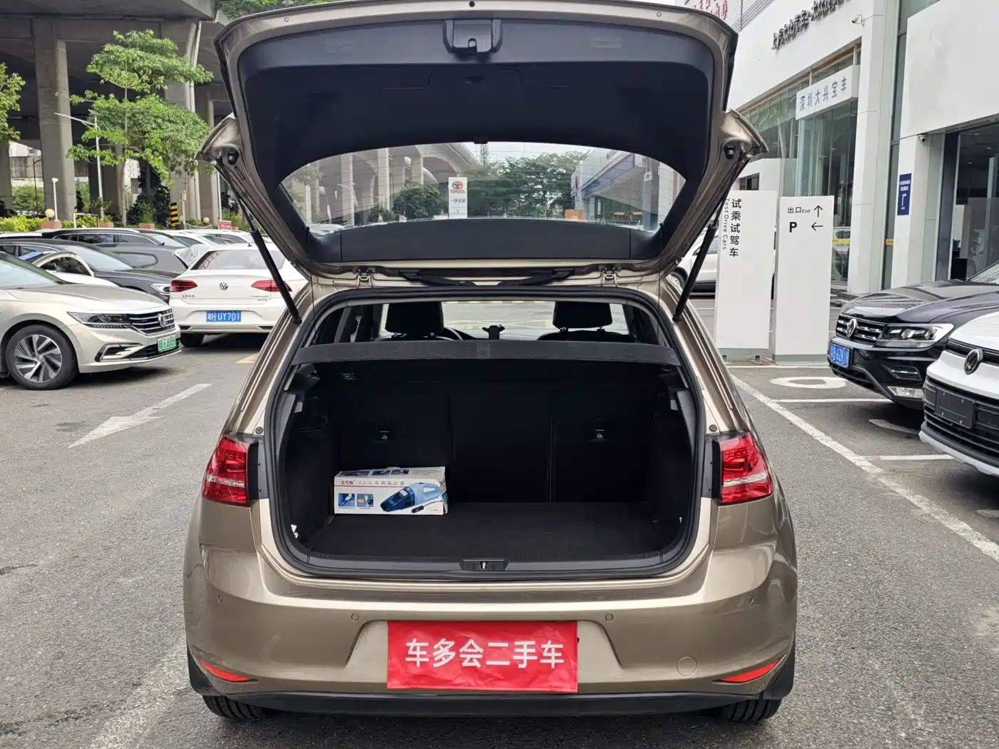 Volkswagen Golf 2015 1.6L Automatic Comfort фото 15