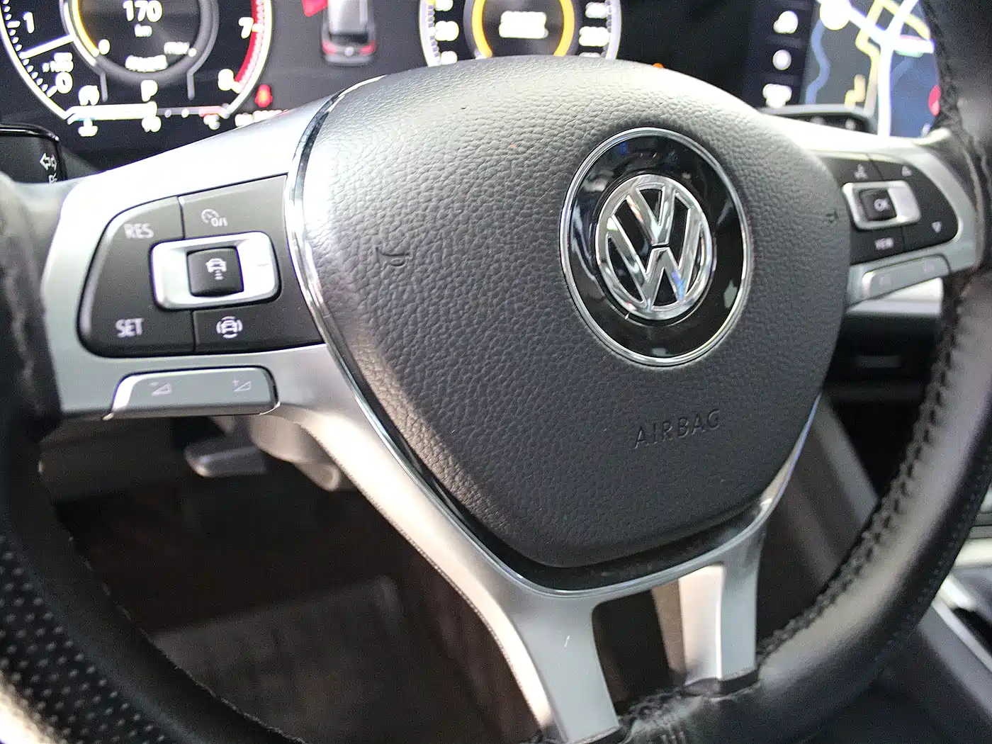 Volkswagen Touareg 2019 3.0TSI Sharp Edge Edition China VI фото 14