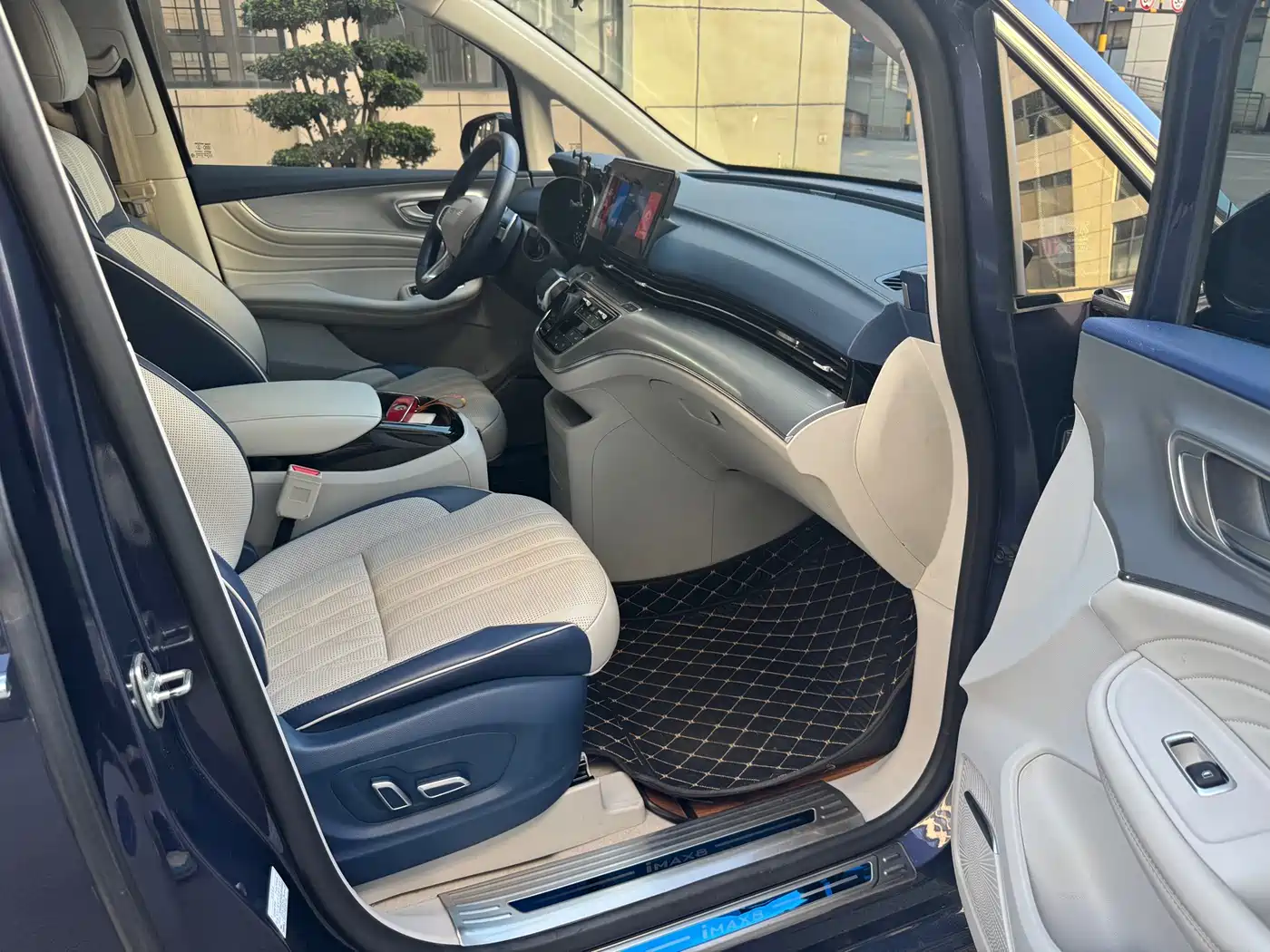 Roewe iMAX8 2023 2022 400TGI Gathering Edition