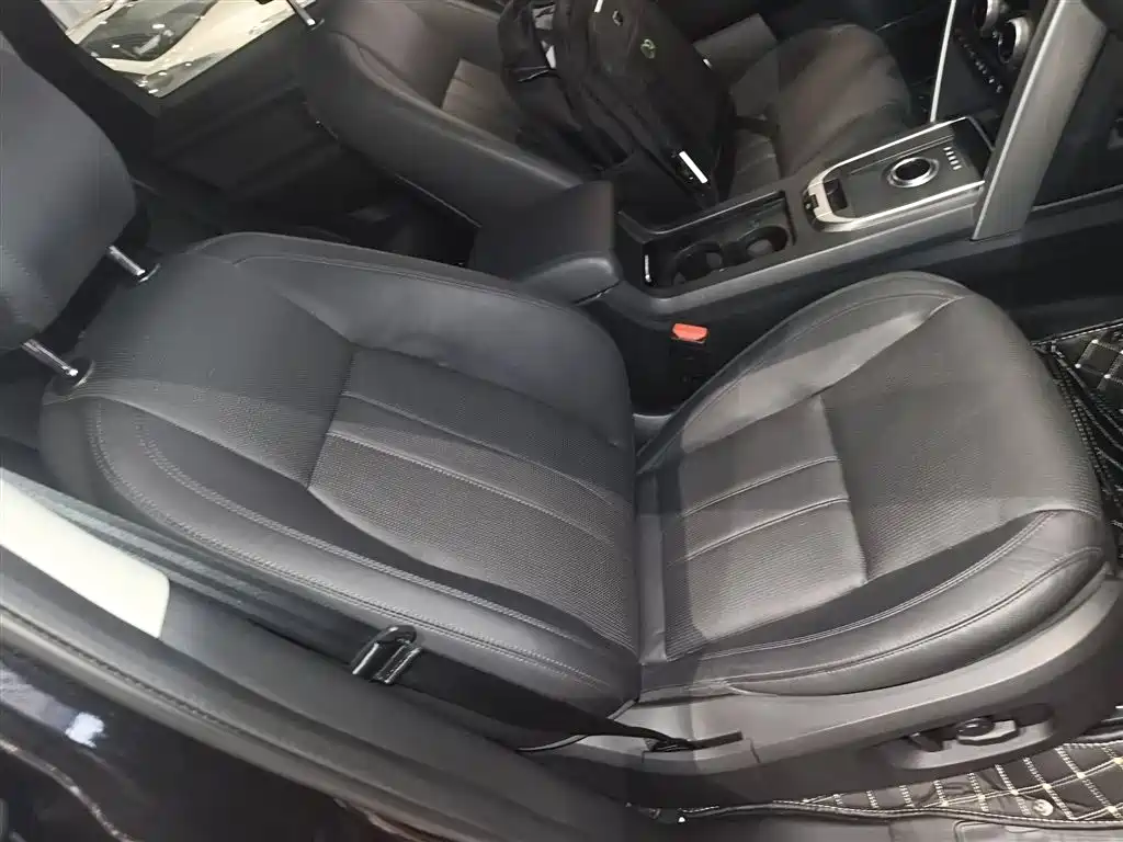 Land Rover Discovery Sport 2017 2.0T SE фото 16
