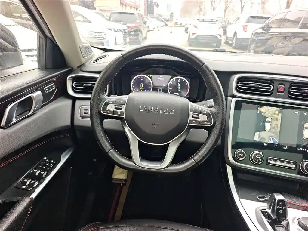 Lynk & Co 01 2017 2.0T AWD Pro фото 11