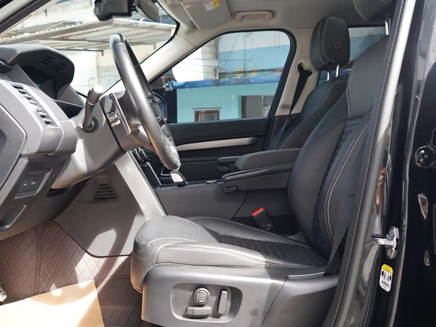Land Rover Discovery 2023 360PS R-Dynamic S фото 4