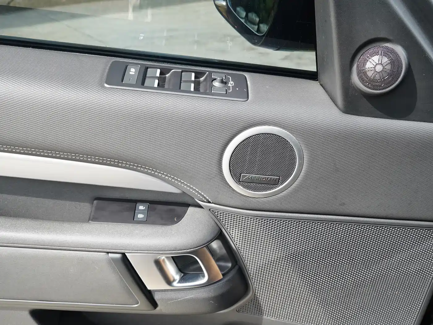 Land Rover Discovery 2023 360PS R-Dynamic S фото 21