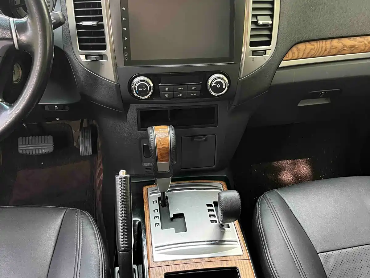Mitsubishi Pajero (Import) 2019 3.0L Auto Standard Version фото 23