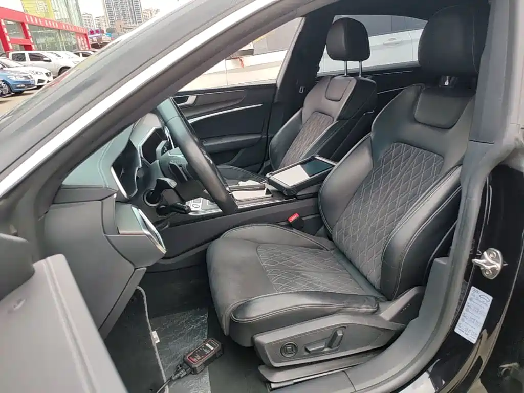 Audi A7L 2022 2022 55 TFSI quattro S-line Zhiyuan Crystal Package