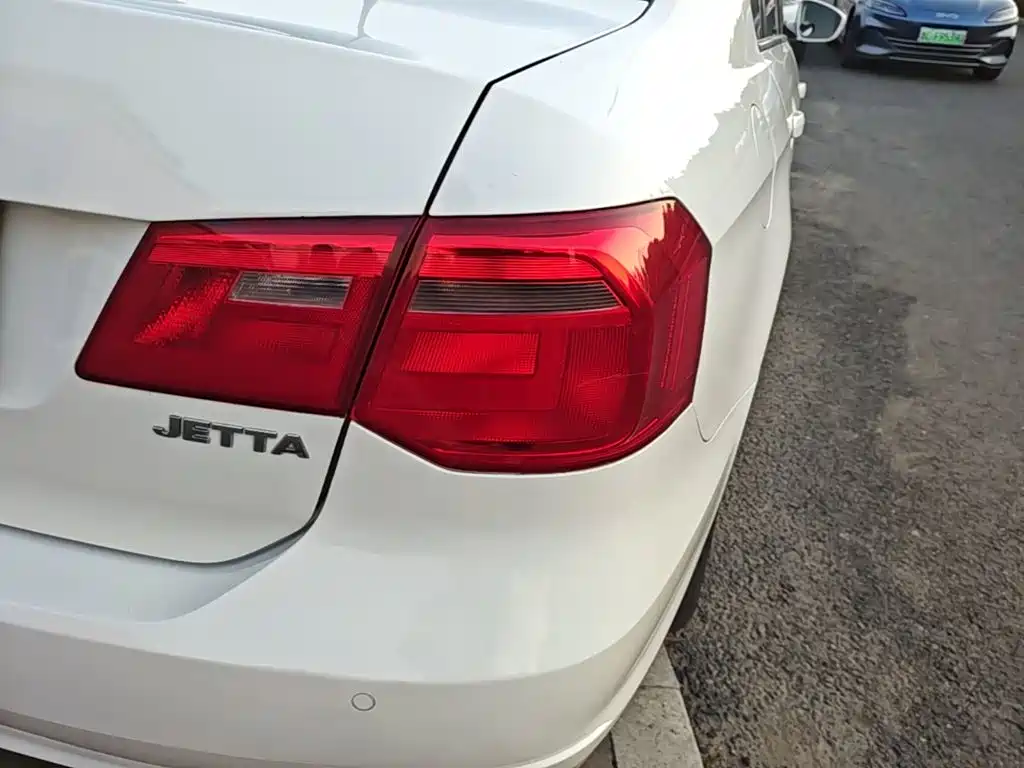 Фото 8 - Volkswagen Jetta