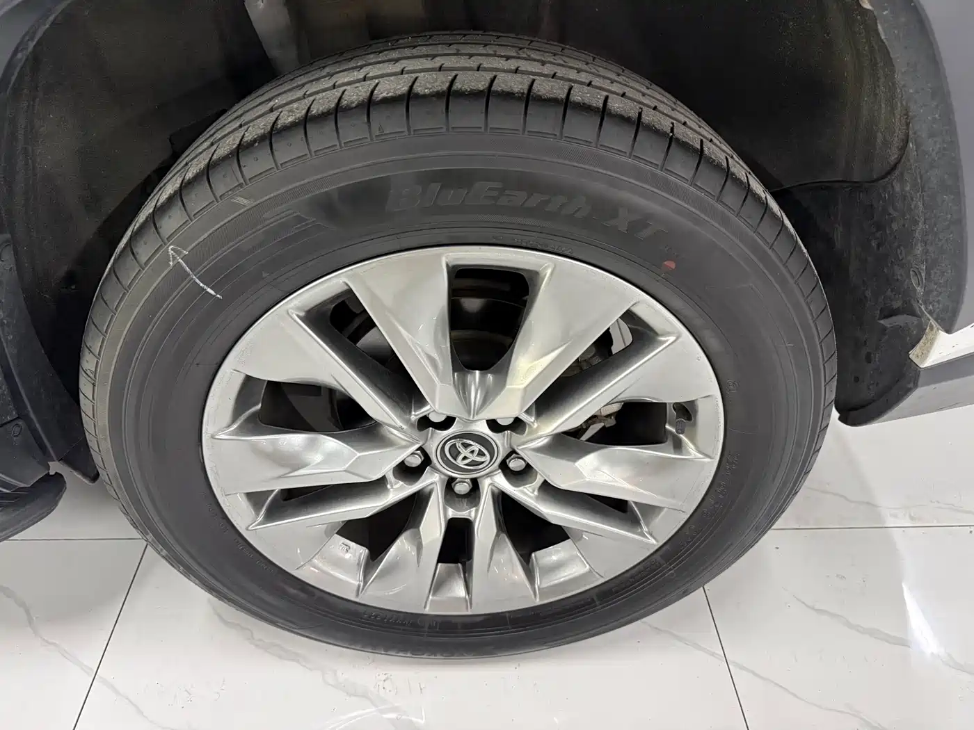Toyota Wildlander 2023 2.0L CVT FWD LE фото 20