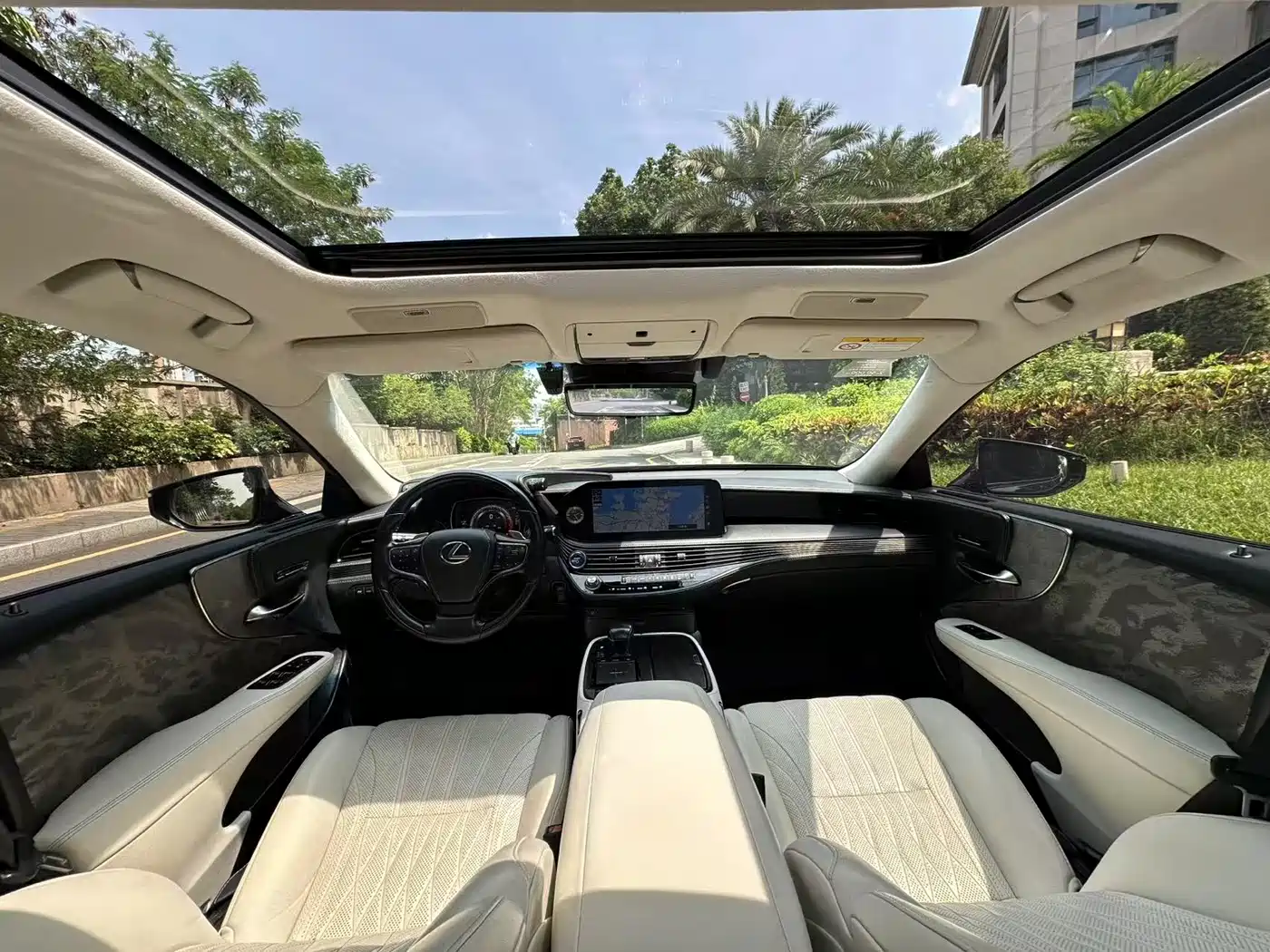 Lexus LS 2021 500h Executive Edition фото 12