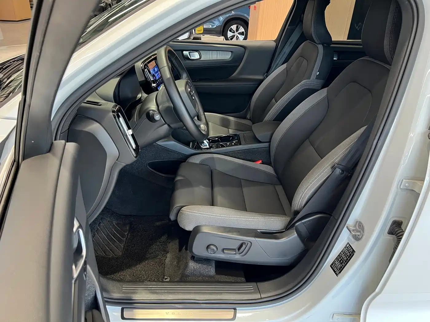 Volvo XC40 2024 2024 B3 Smart Elite Luxury Edition