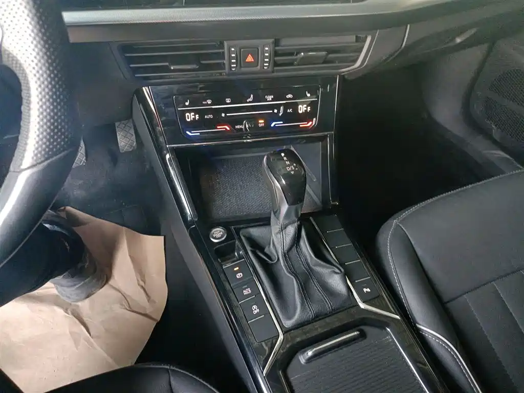 Volkswagen Passat 2022 330TSI Elite Edition фото 14