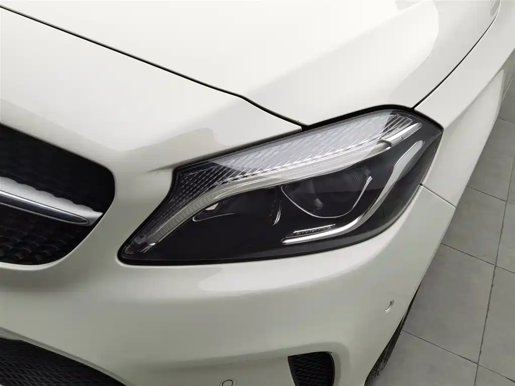 Mercedes-Benz A-Class (Import) 2018 A 200 Fashion фото 7