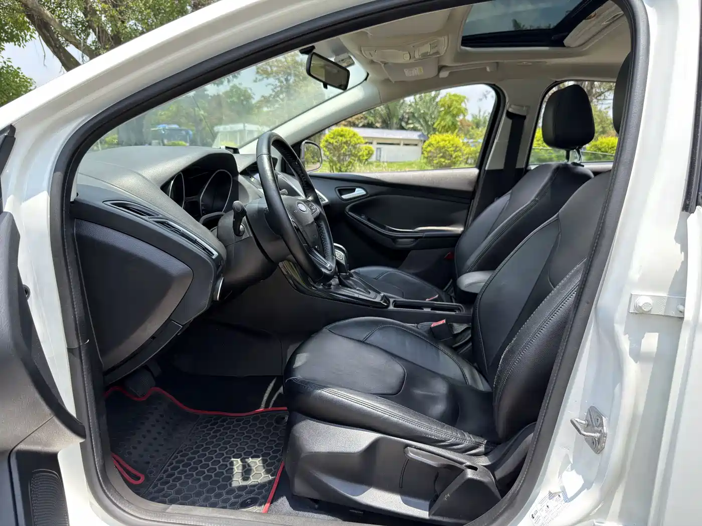 Фото 4 - Ford Focus