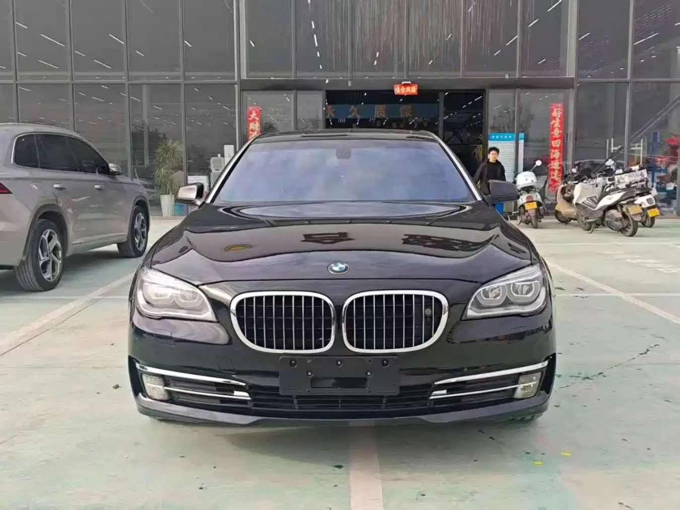 BMW 7 Series 2010 750Li фото 2