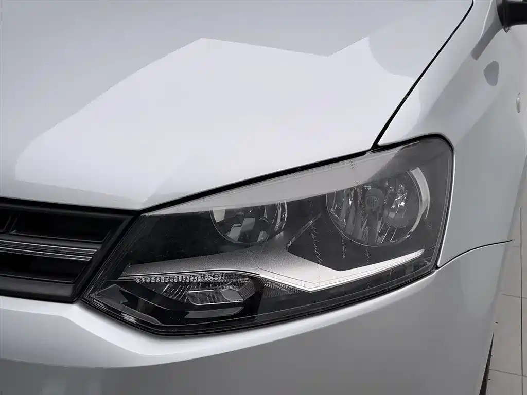 Volkswagen Polo 2013 1.6L Automatic Comfort Edition фото 7