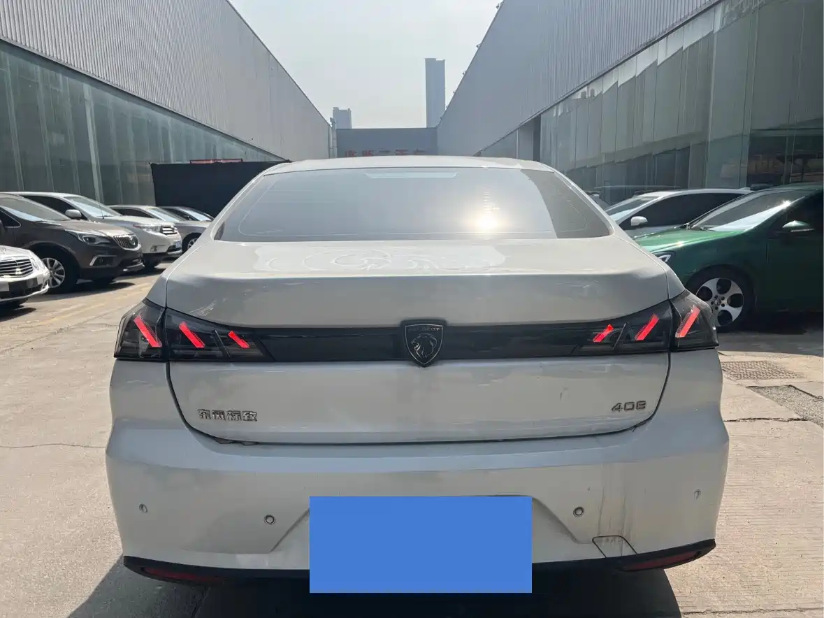 PEUGEOT 408