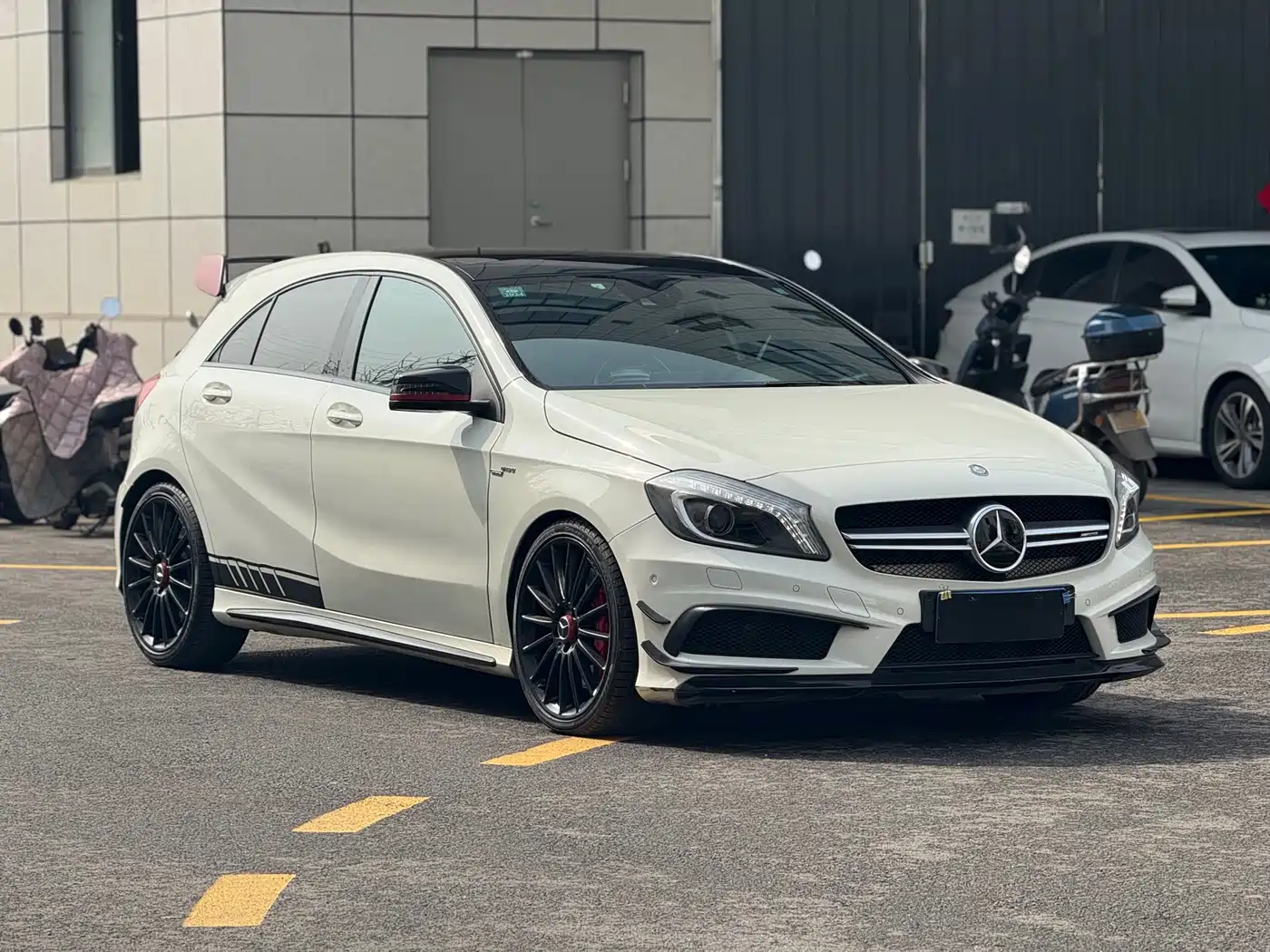 Mercedes-Benz A-Class AMG (Import) 2014 AMG A 45 4MATIC фото 3