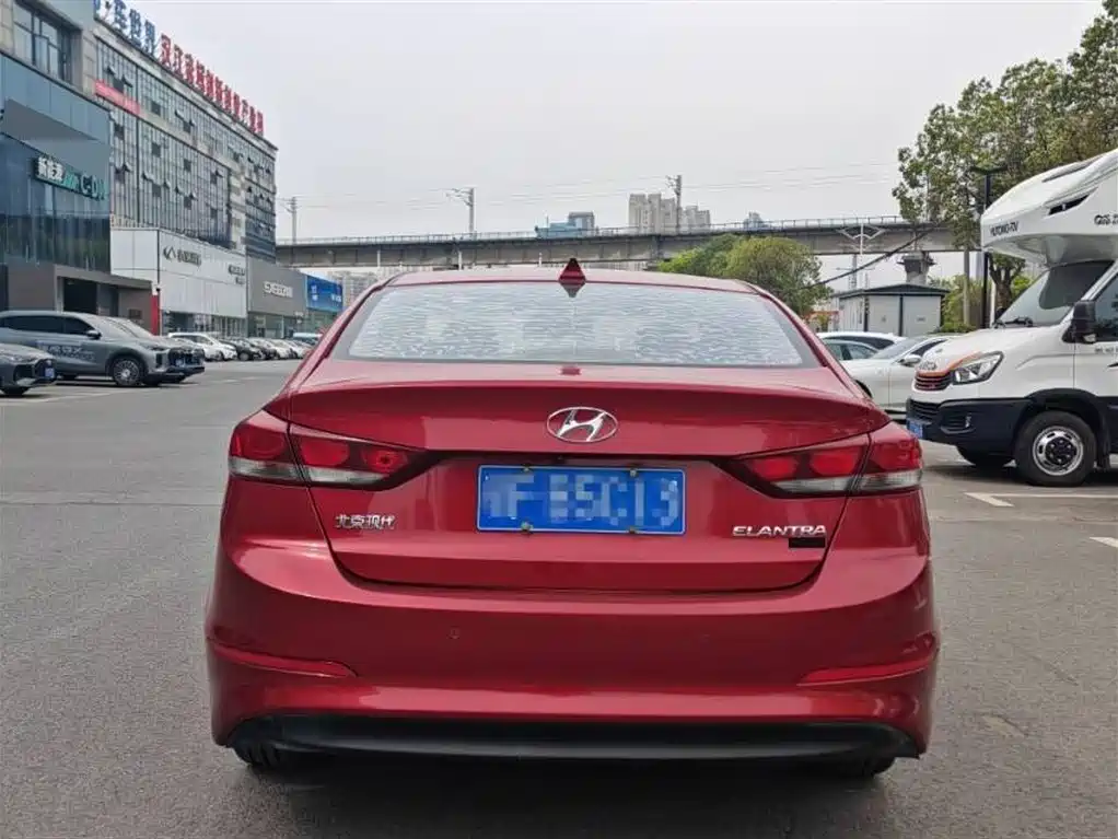 Hyundai Elantra 2016 Model 1.6L Automatic Smart Elite фото 8