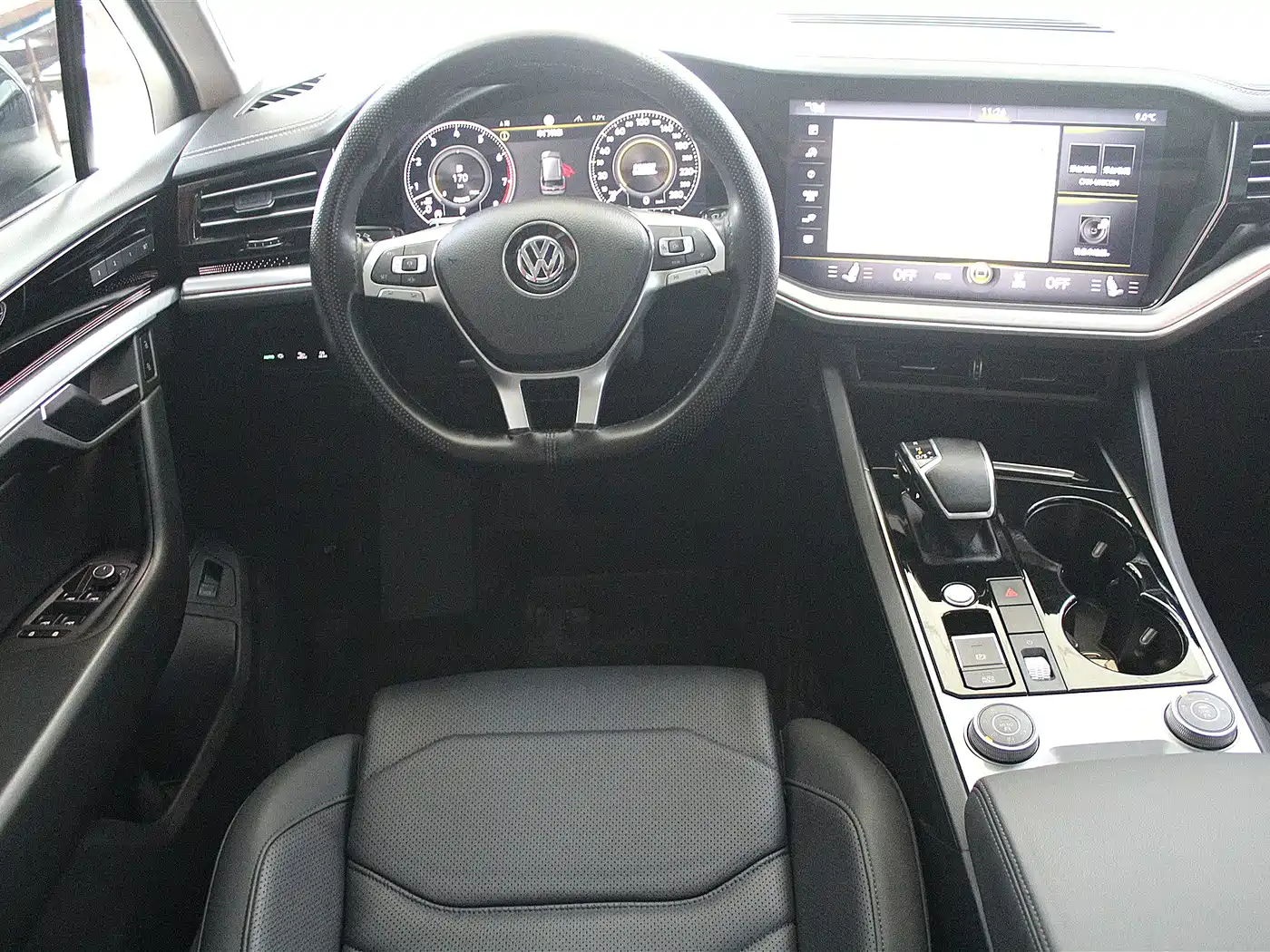 Volkswagen Touareg 2019 3.0TSI Sharp Edge Edition China VI фото 15