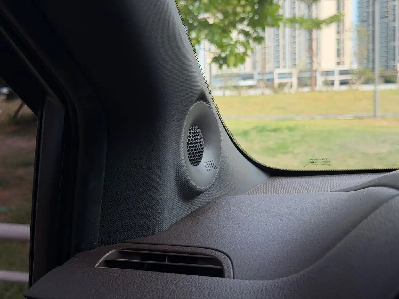 Toyota Sienna 2023 2.5L Hybrid Platinum Edition фото 11