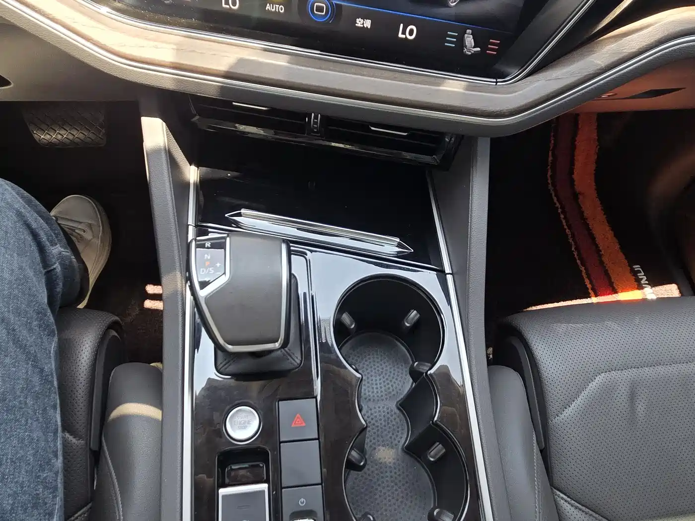 Volkswagen Touareg 2019 3.0TSI Sharp Edge Edition China VI фото 6
