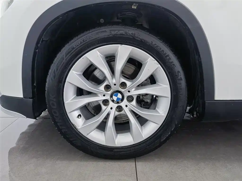 BMW X1 2014 sDrive18i Fashion Edition фото 17