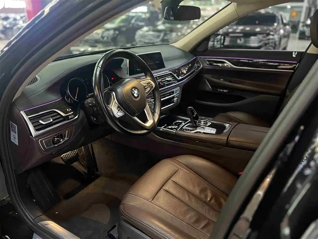 BMW 7 Series 2016 730Li Leading фото 6
