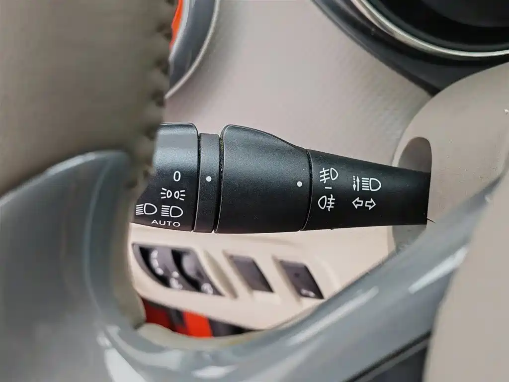 Renault Captur 2015 1.2T Automatic Comfort Edition фото 21