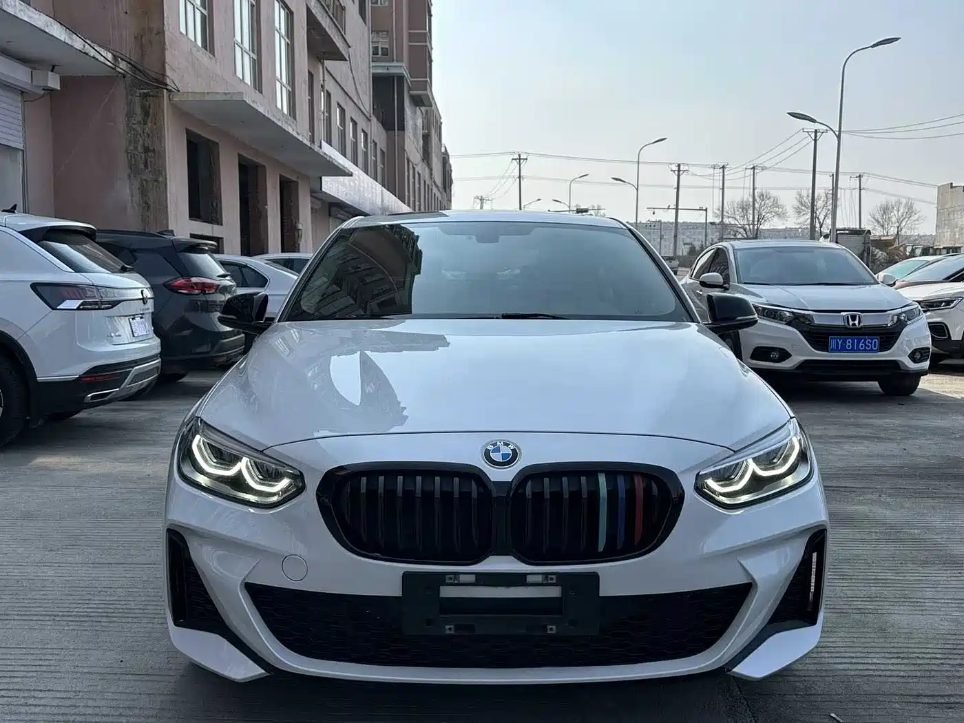 BMW 1 Series 2022 120i M Sport Shadow Edition фото 2