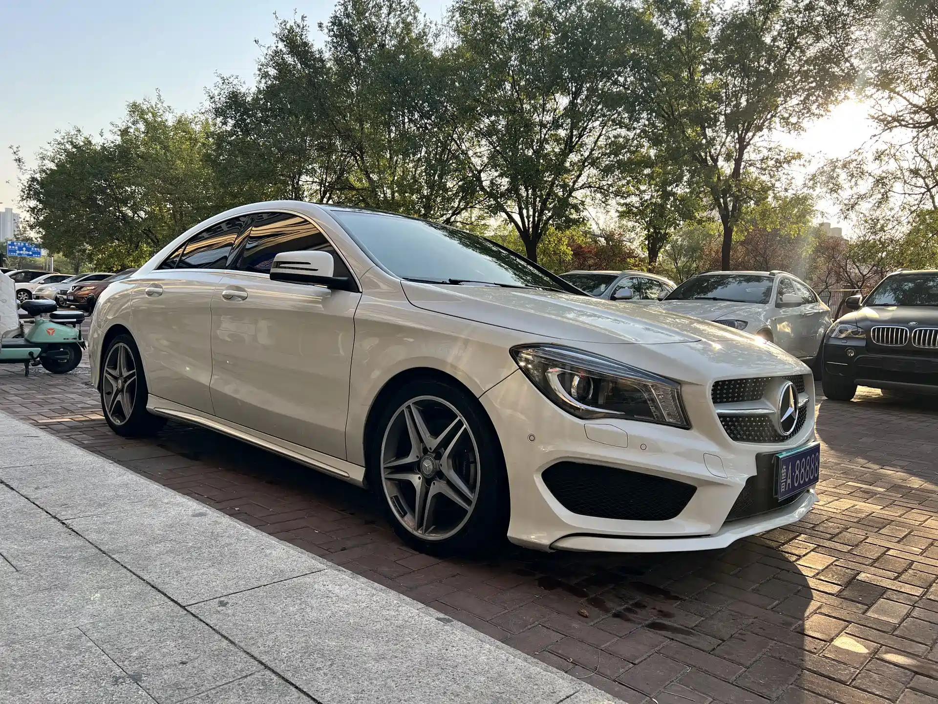 Photo 10 - Mercedes-Benz CLA (Import)