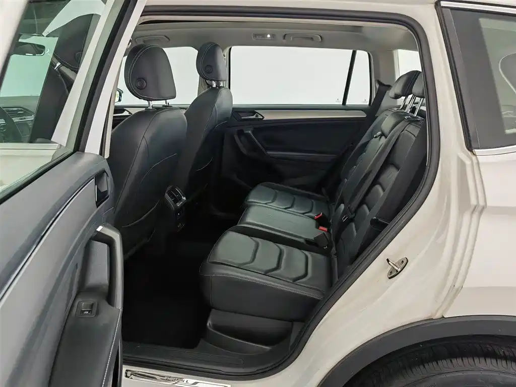 Volkswagen Tiguan L 2017 380TSI Automatic 4WD Luxury Edition фото 15
