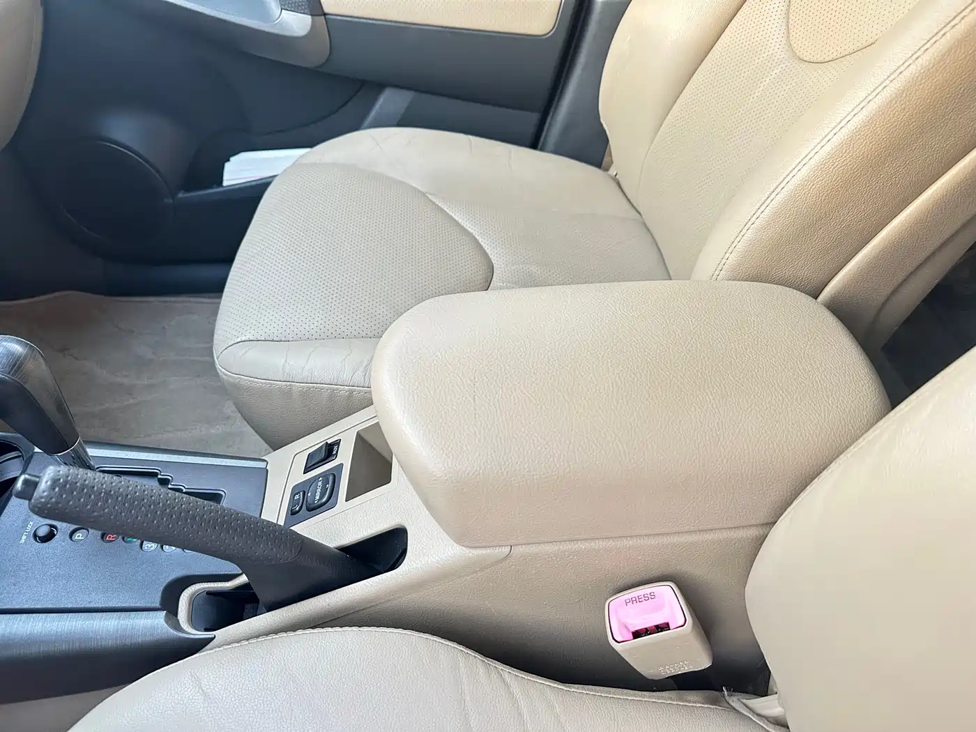 Toyota RAV4 Rongfang 2011 2.0L Automatic Luxury Edition фото 11